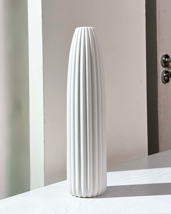 White Ribbed Ceramic Vase decorative vase for artificial flowers